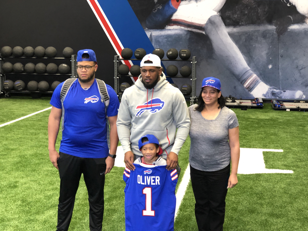 Bills firstround pick Ed Oliver was introduced Friday with his family